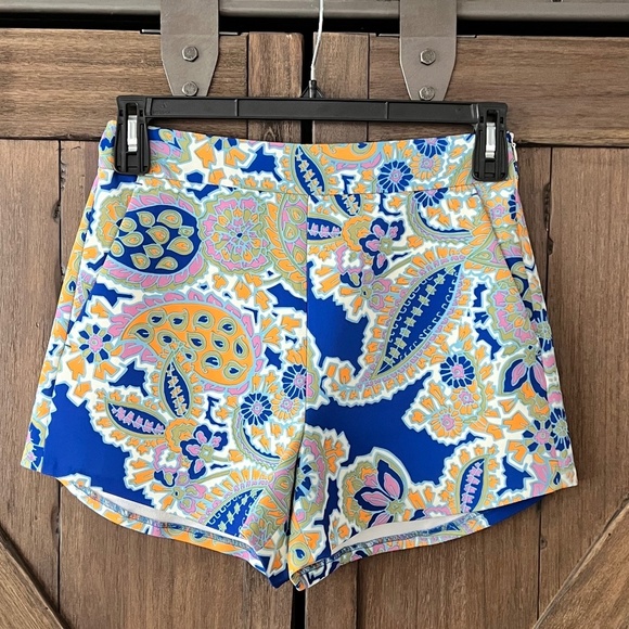 Zara High Rise Flat Front Paisley Zip Up Shorts Size Small - Picture 1 of 4